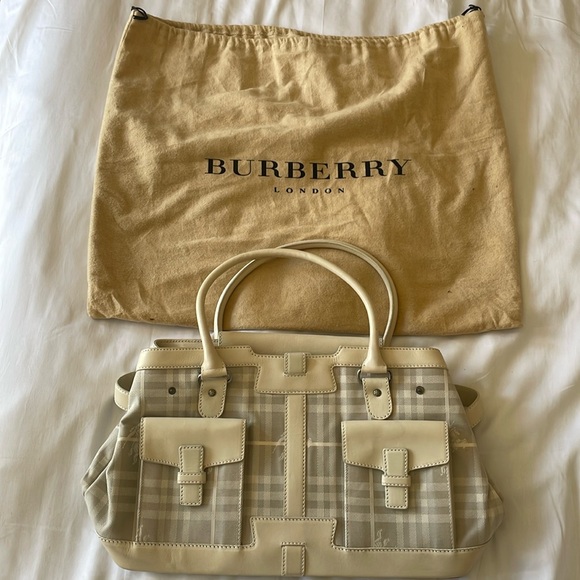 Burberry Handbags - BURBERRY Vintage White Haymarket Check Tote Bag